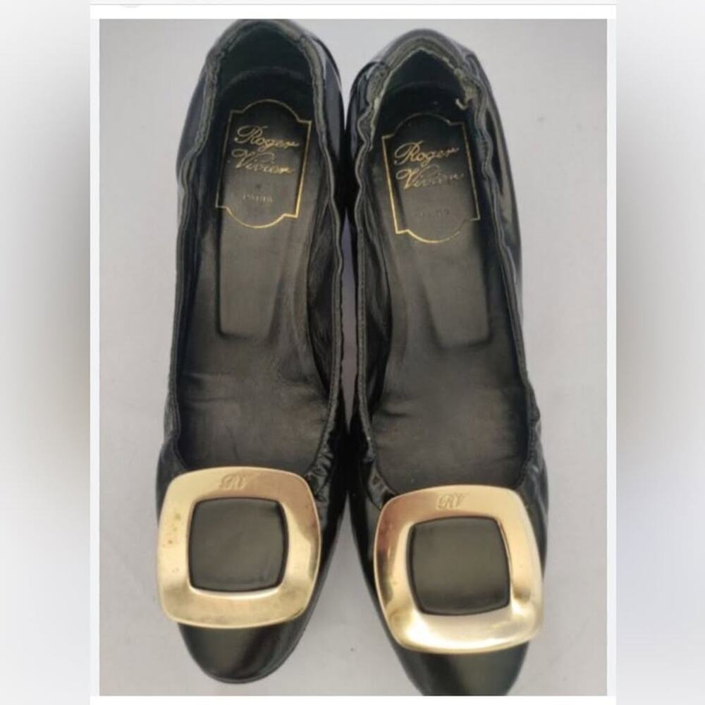 ROGER VIVIER PARIS ELITE BLACK PATENT LEATHER HEELS LOGO SIGNATURE BUCKLE 38.5